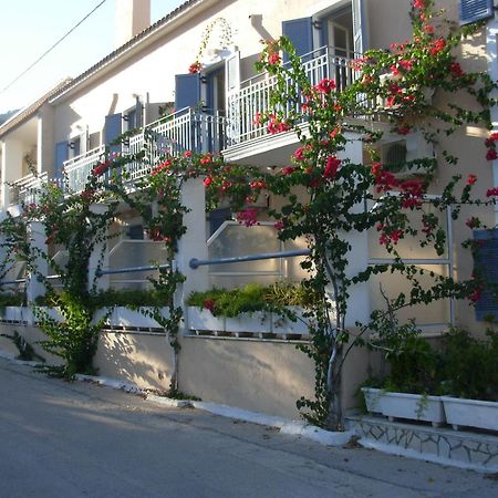 Louisa Studios Poros  Luaran gambar