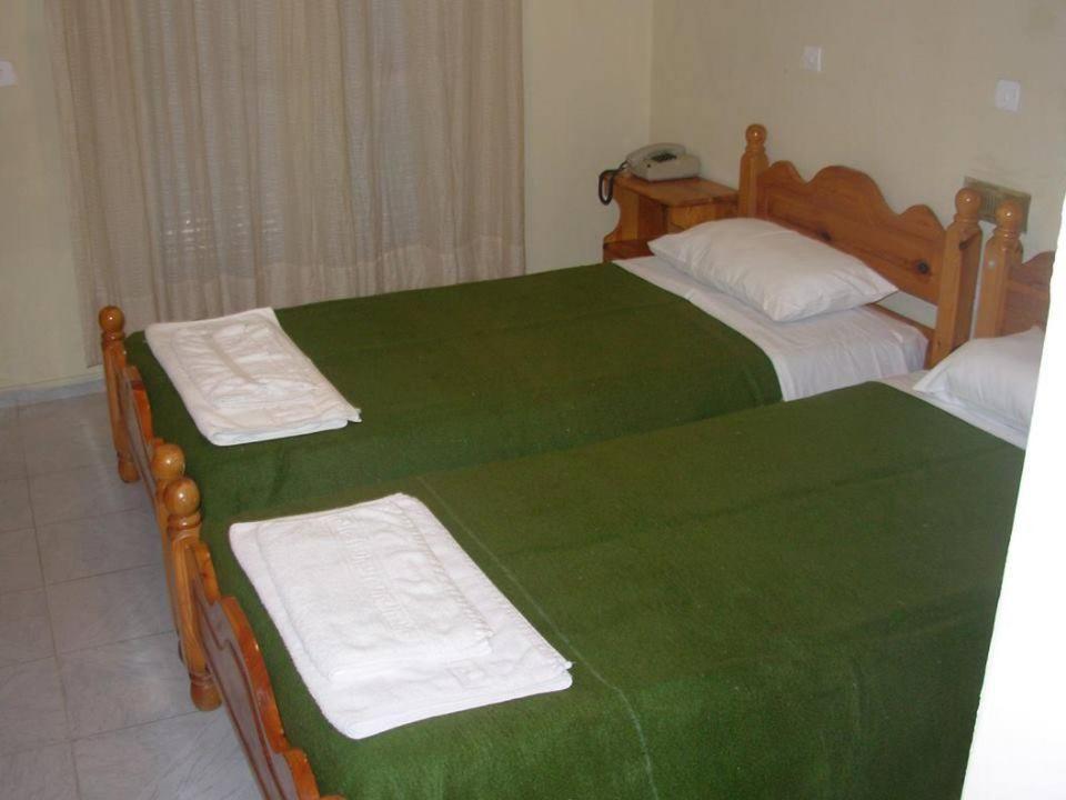 Louisa Studios Poros  Luaran gambar