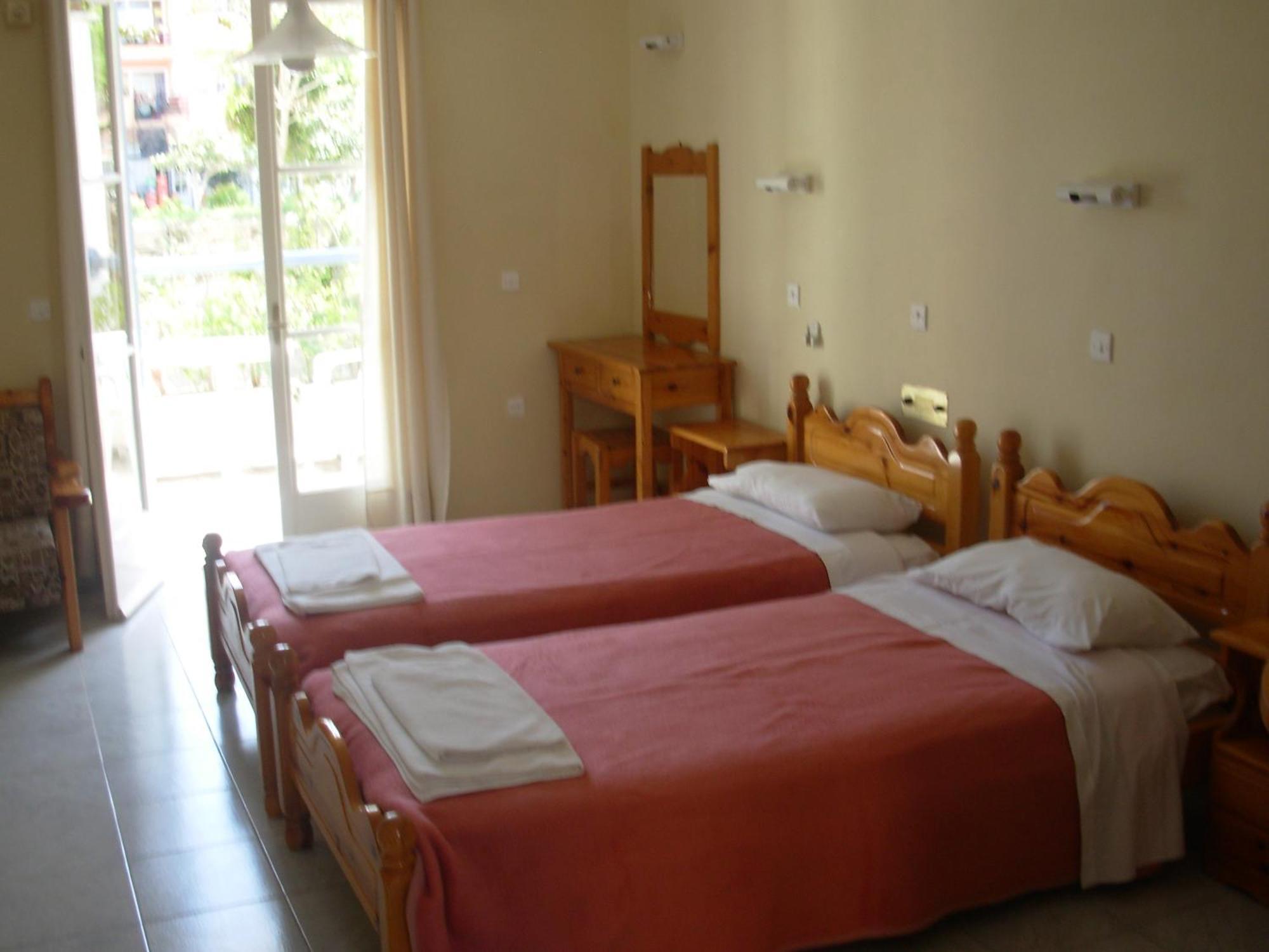 Louisa Studios Poros  Luaran gambar