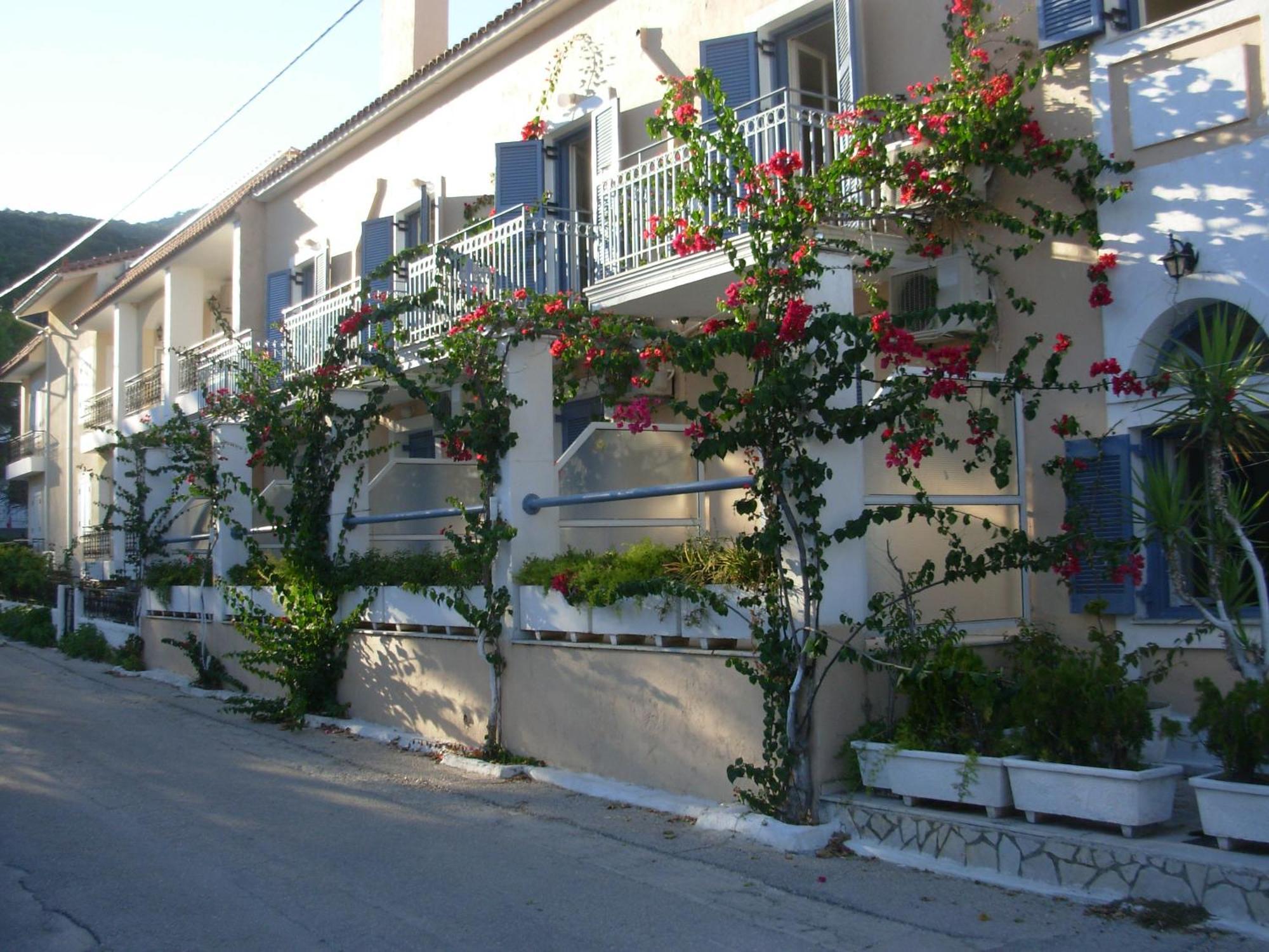 Louisa Studios Poros  Luaran gambar